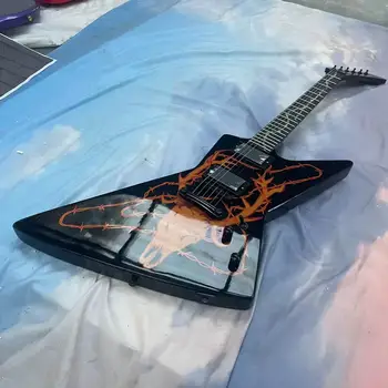 Kézzel festett 6 húros elektromos gitár integrált elektromos gitár, fekete szarvas fejét minta a test, magas fényű, rózsa fa fin
